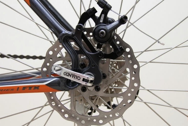 Standard bicycle disc brakes